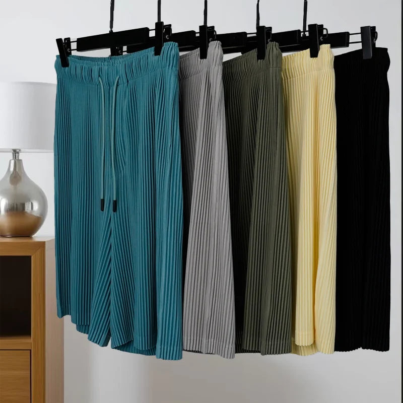 Miyake Pleated Casual Shorts 2025 Summer New Men's Shorts Wear Pleated Senior Sense Loose Large Size Casual Pants Men Clothing